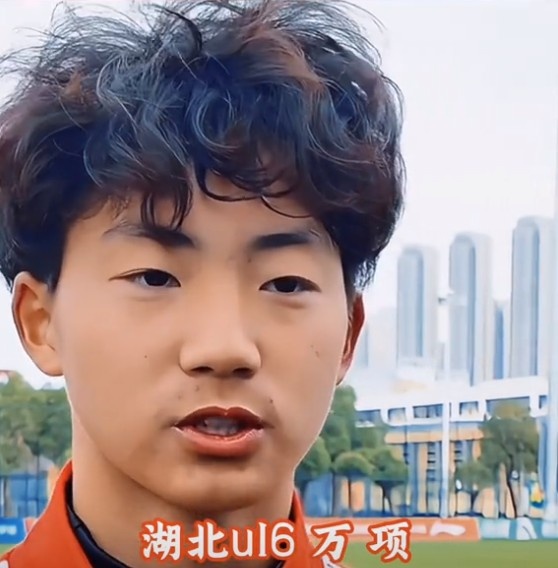  萬項談全運會吊射破門：發(fā)現(xiàn)門將站位不是很好，就很自信的射門