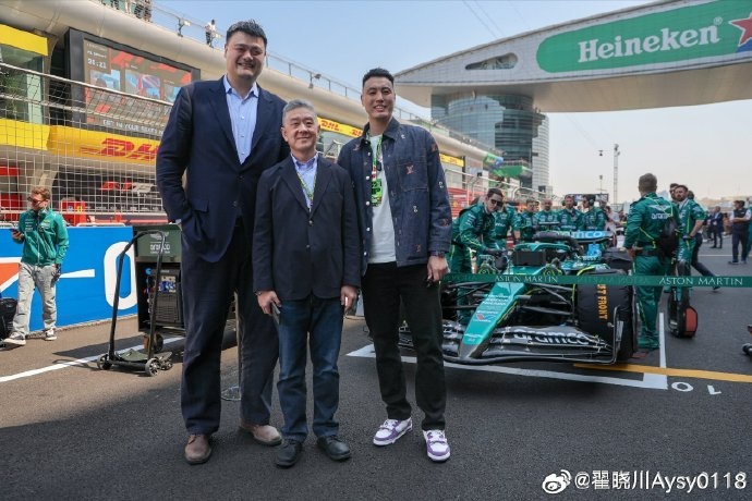  聯(lián)動F1！翟曉川曬與姚明、阿隆索、范志毅、周冠宇等的合照