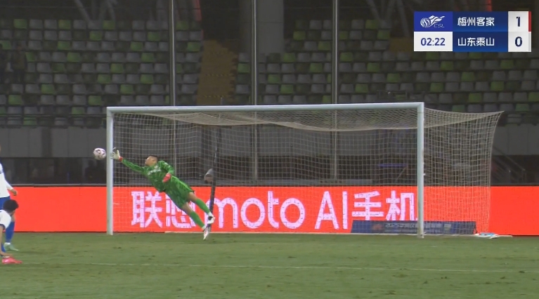  梅州開場2分鐘1-0泰山！茹子楠不停球抽射世界波攻破王大雷大門