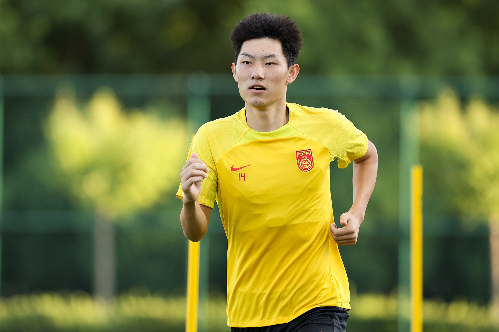  魯媒：泰山隊抵達梅州五外援齊整，四名國腳可出戰(zhàn)史松宸隨隊