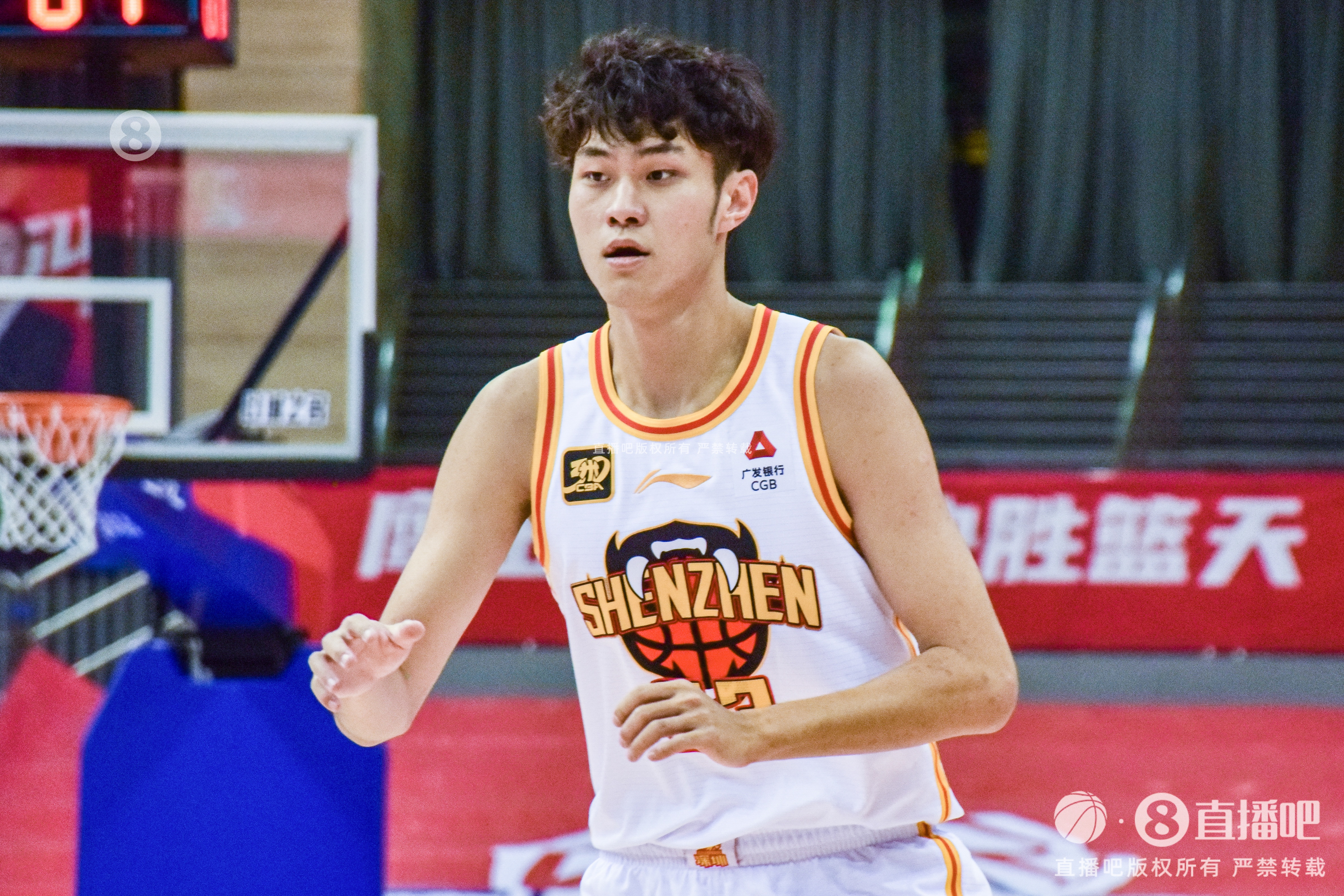  球隊(duì)主攻點(diǎn)！王浩然16中8拿到全隊(duì)最高20分外加2板4助2斷
