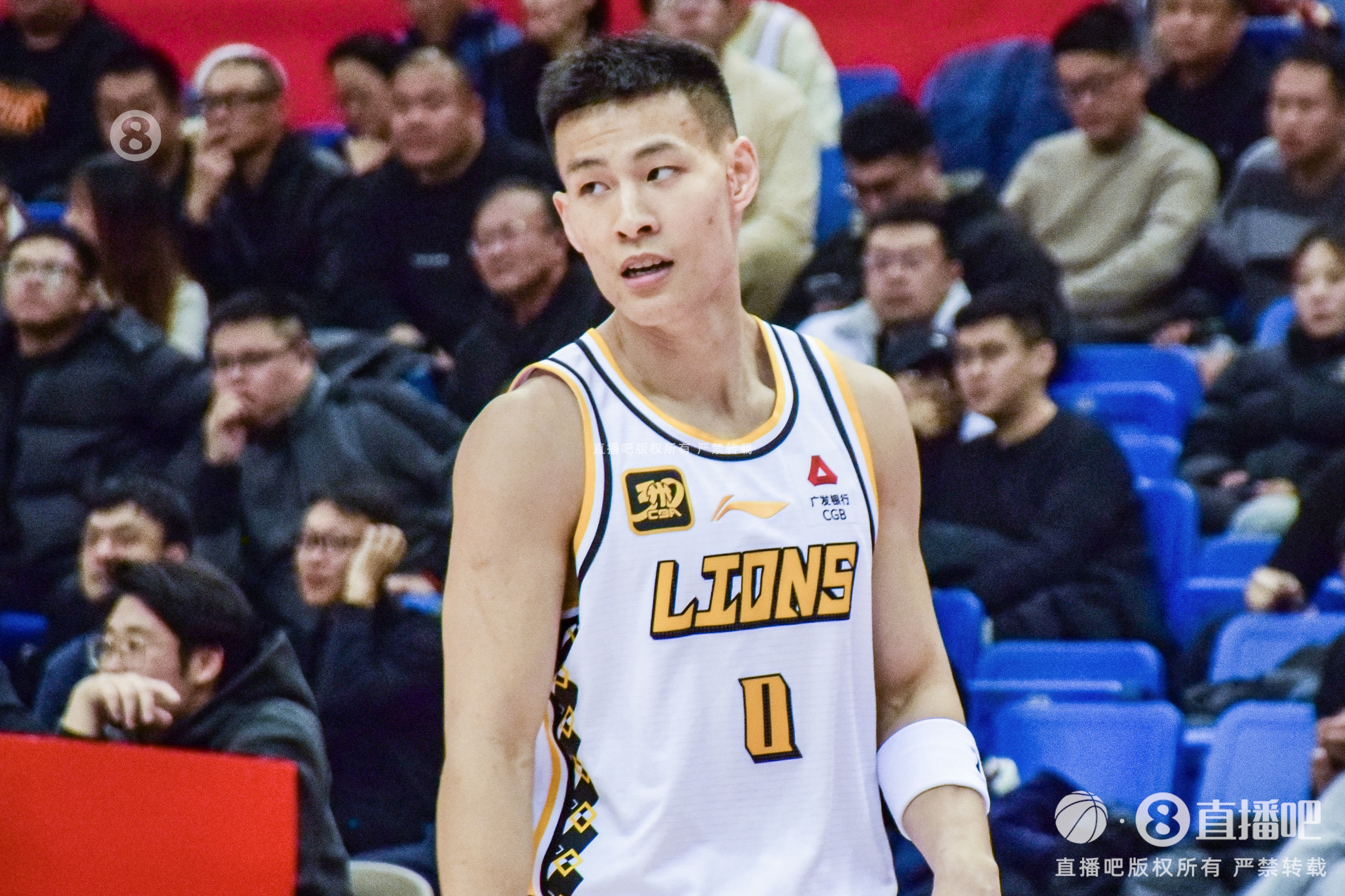  毫無狀態(tài)！林秉圣11投僅1中拿到3分3斷 出現(xiàn)2失誤4犯規(guī)